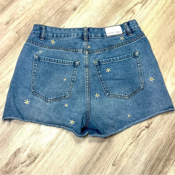 Khaki+Blue Cottagecore All Over Embroidered Dainty Daisy  Raw-hem Denim Shorts - Picture 3 of 7
